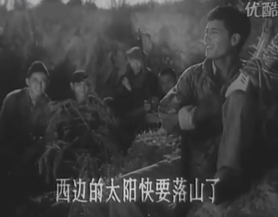 子在谈他心爱的土琵琶呢