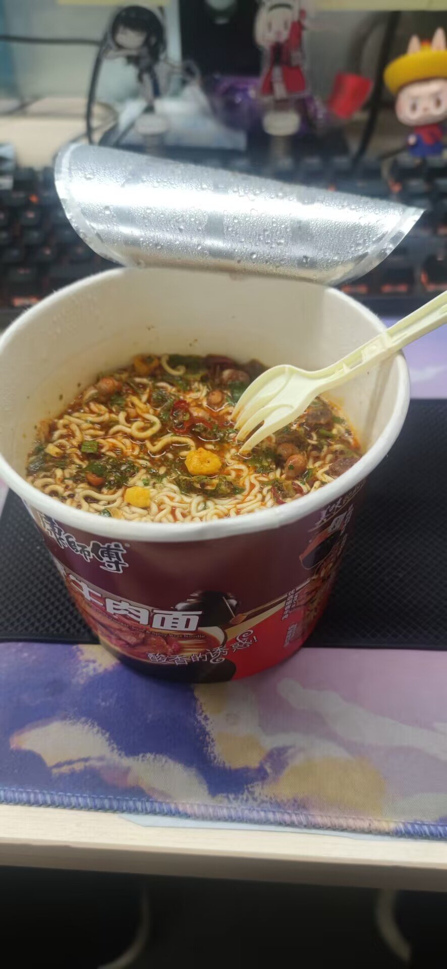 各位新春快乐，我刚吃完泡面继续加班嘞1
