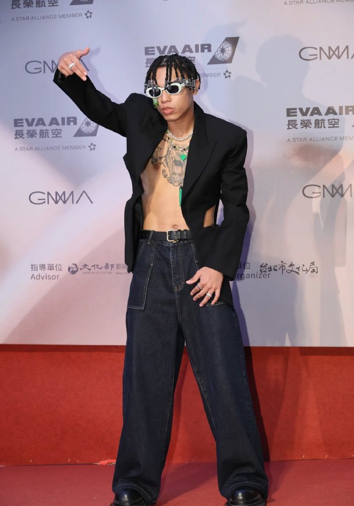 【造型稍微有点妖魔鬼怪】台湾金曲奖红毯走兽…秀太酷了啦11