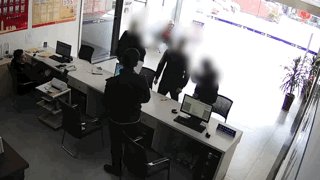 男扮女装十年，专骗好兄弟一个人！1