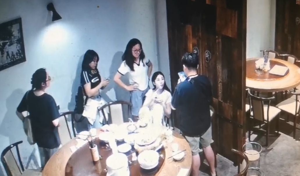 [反转来了]xxn自编自导遭强行陪酒，被警方锤了1
