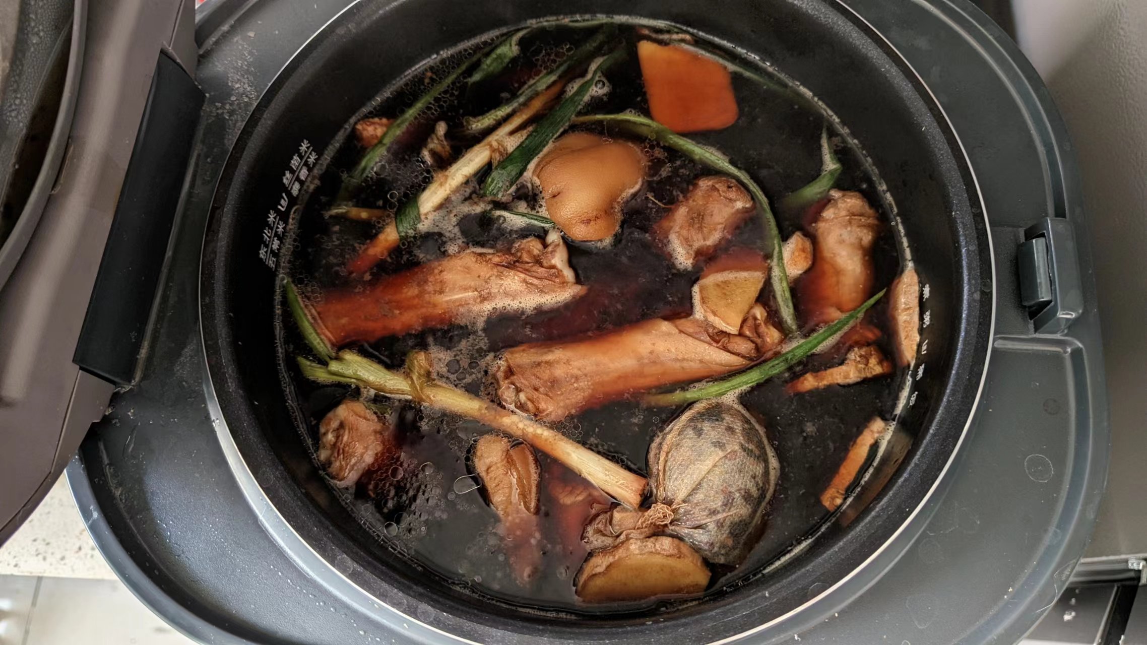 每隔几分钟就开盖闻一下，太香了2