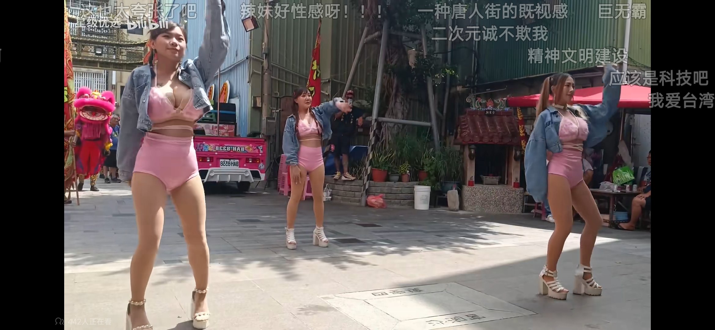 大家来看街头民间艺术……1