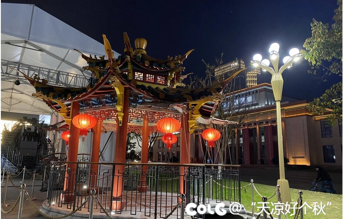 浙江展览馆门口放着这个2