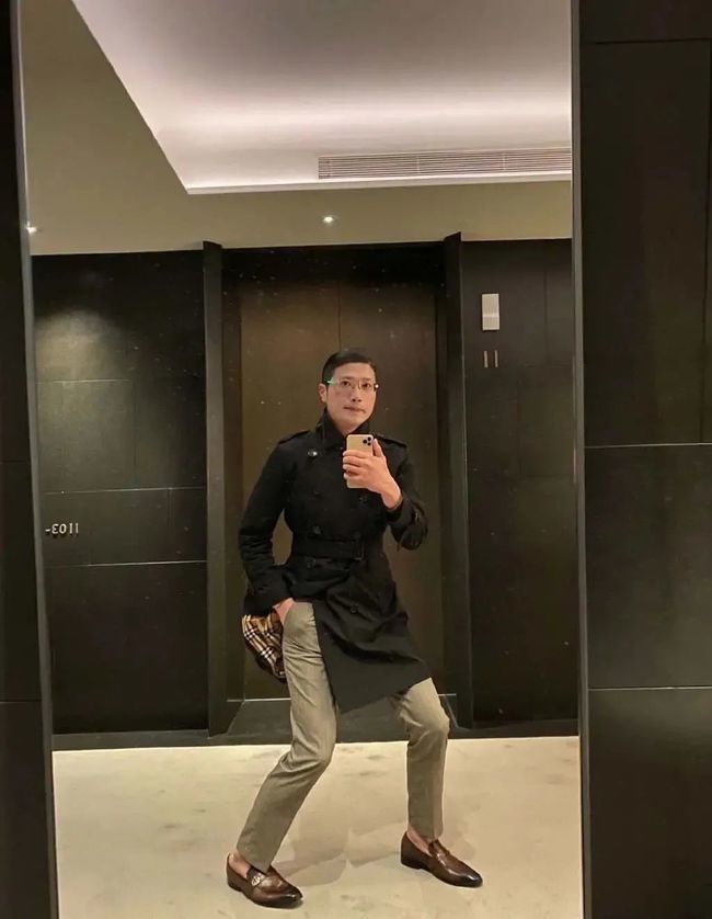 是不是过两天我的红眼就能用这个站姿了1