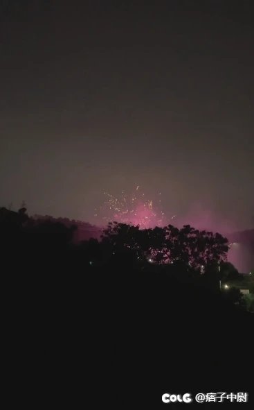 山的那边好热闹啊！2