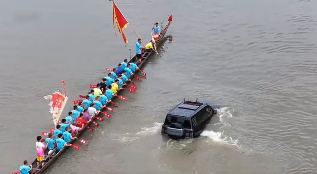 一万8参加一次赛龙舟，看起来很好玩的样子1