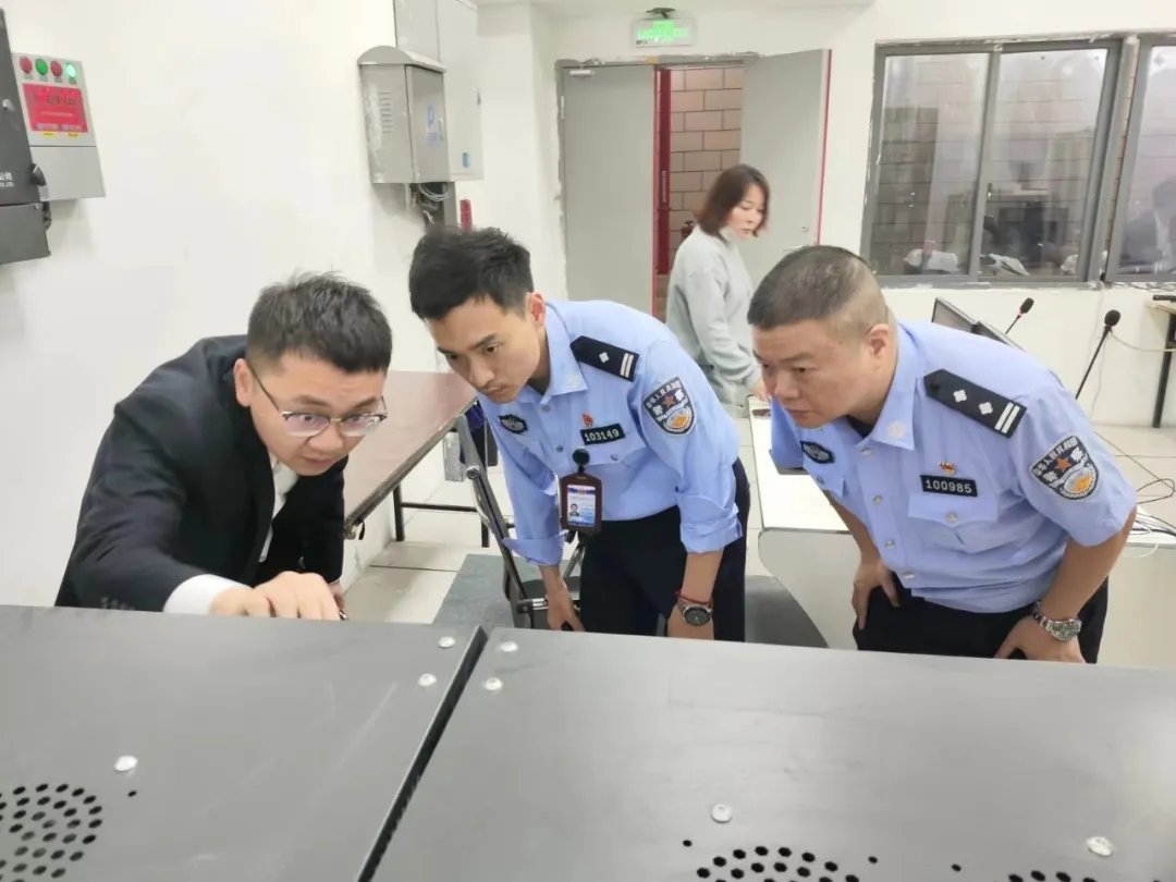 台江公安进企业开展【网络谣言太可怕 造谣传谣危害大】打谣宣传活动2