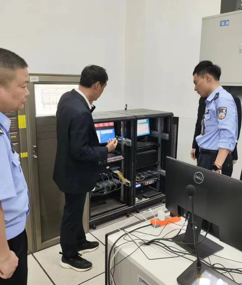 台江公安进企业开展【网络谣言太可怕 造谣传谣危害大】打谣宣传活动1