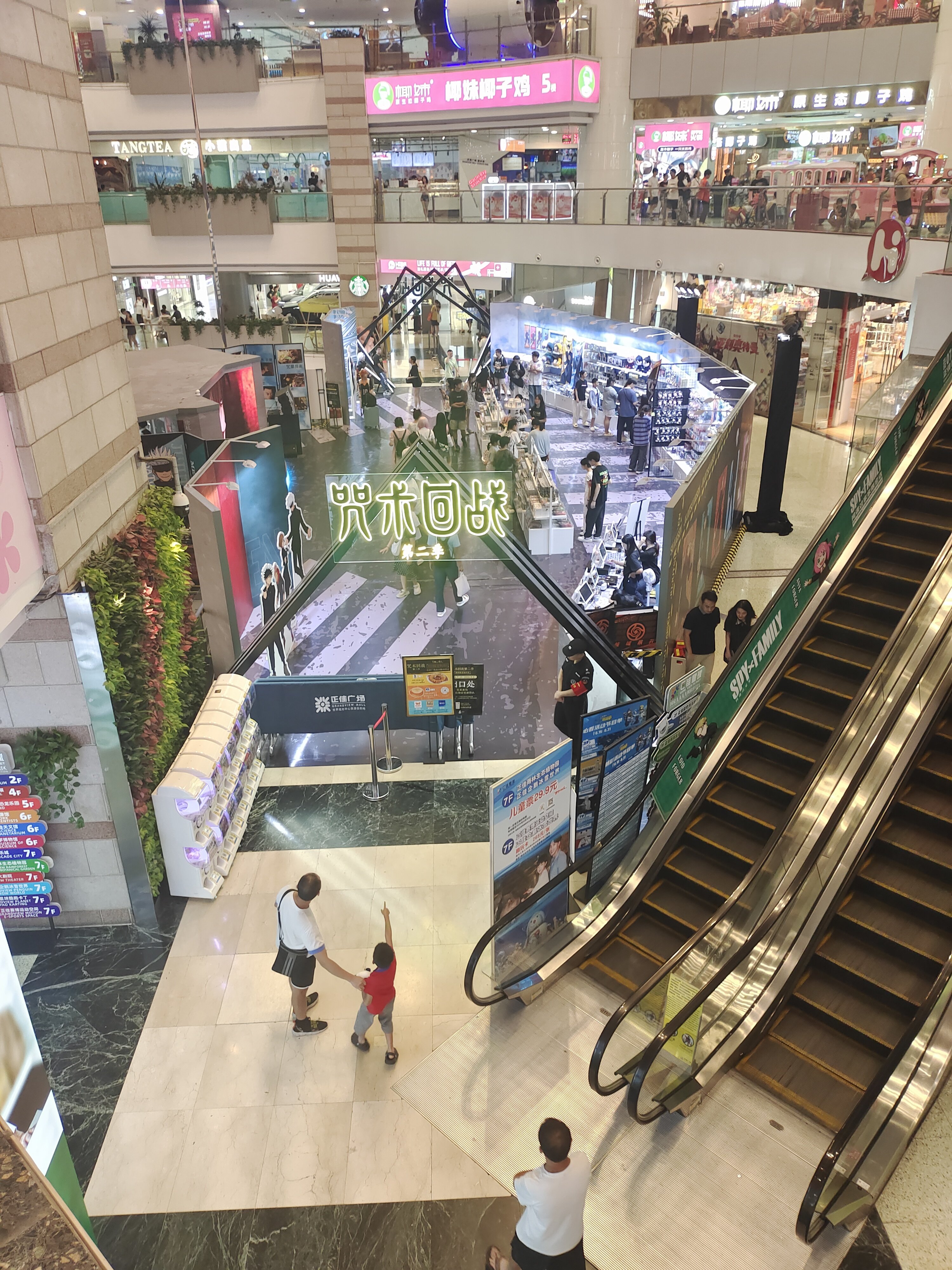 为什么二次元门店都有两个保安守着？1