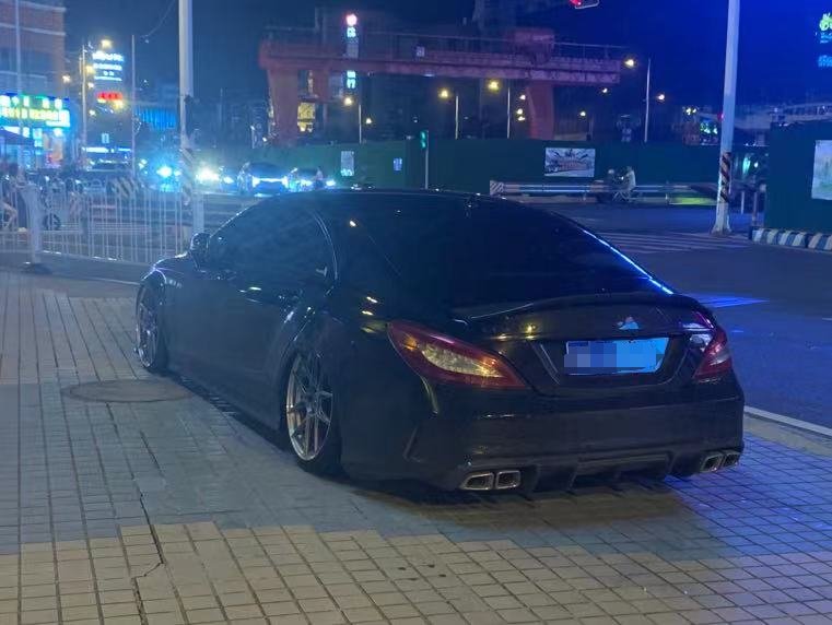 有哥哥知道这是奔驰什么车型嘛2