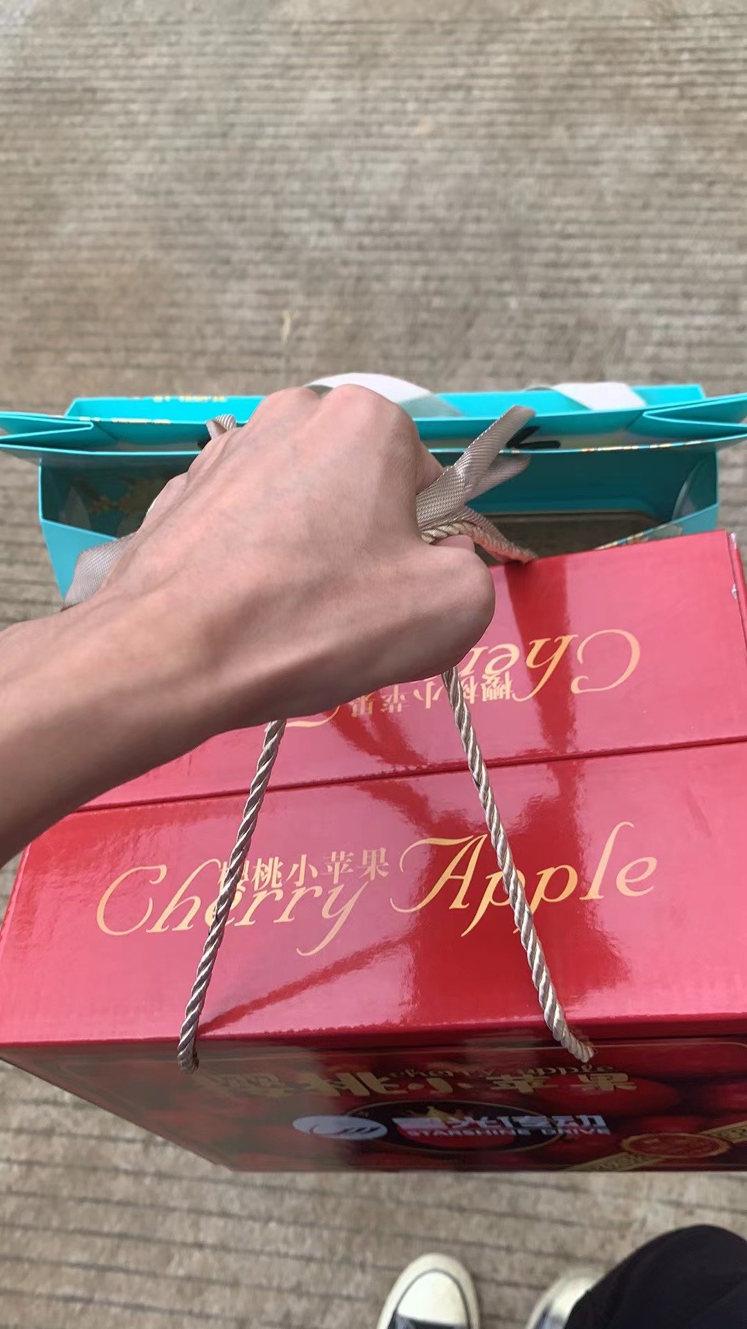 公司发的中秋礼品1