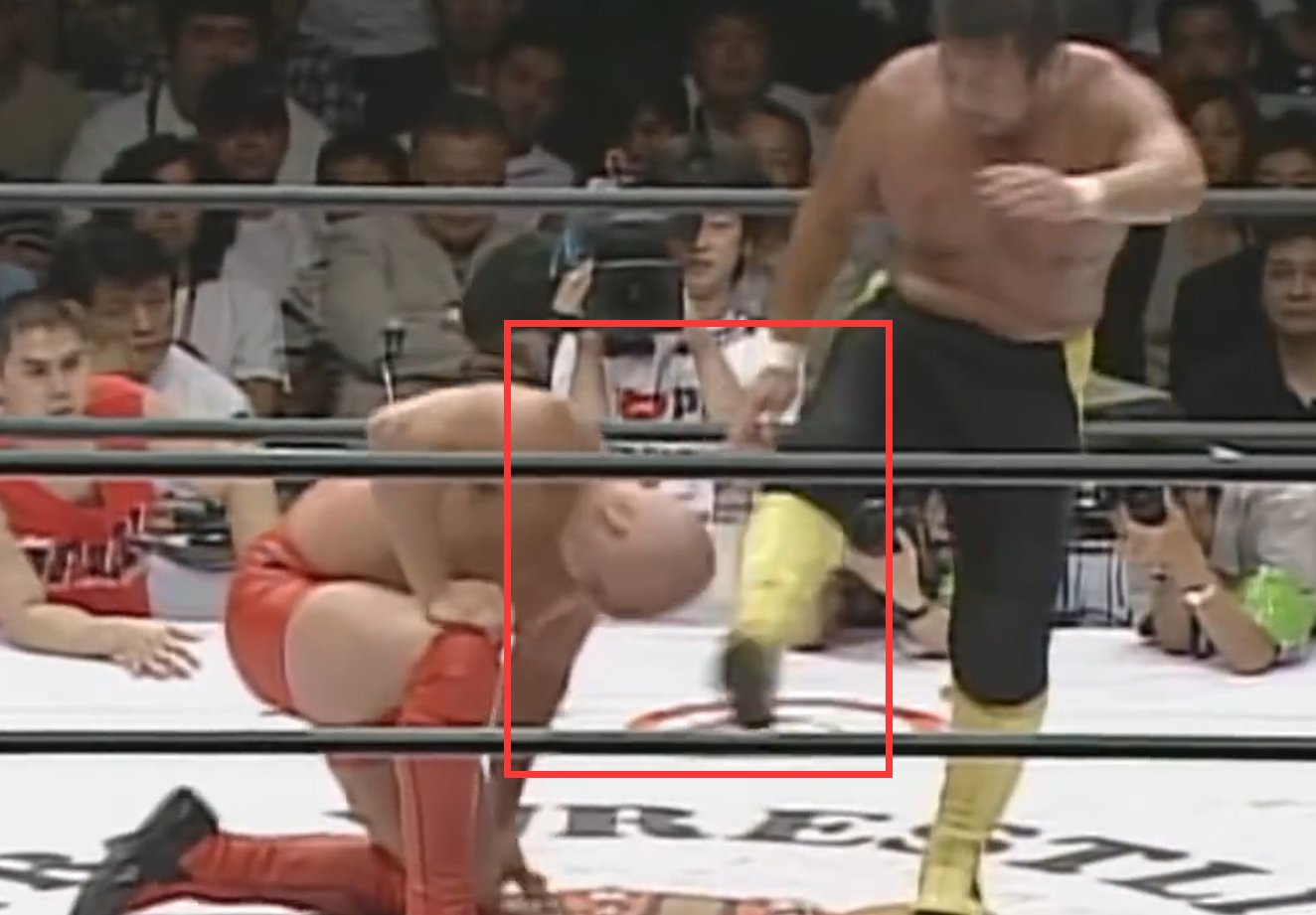 虽然知道摔角比赛都很假，都是有剧本，表演向，但逐帧播放时还是挺逗的3