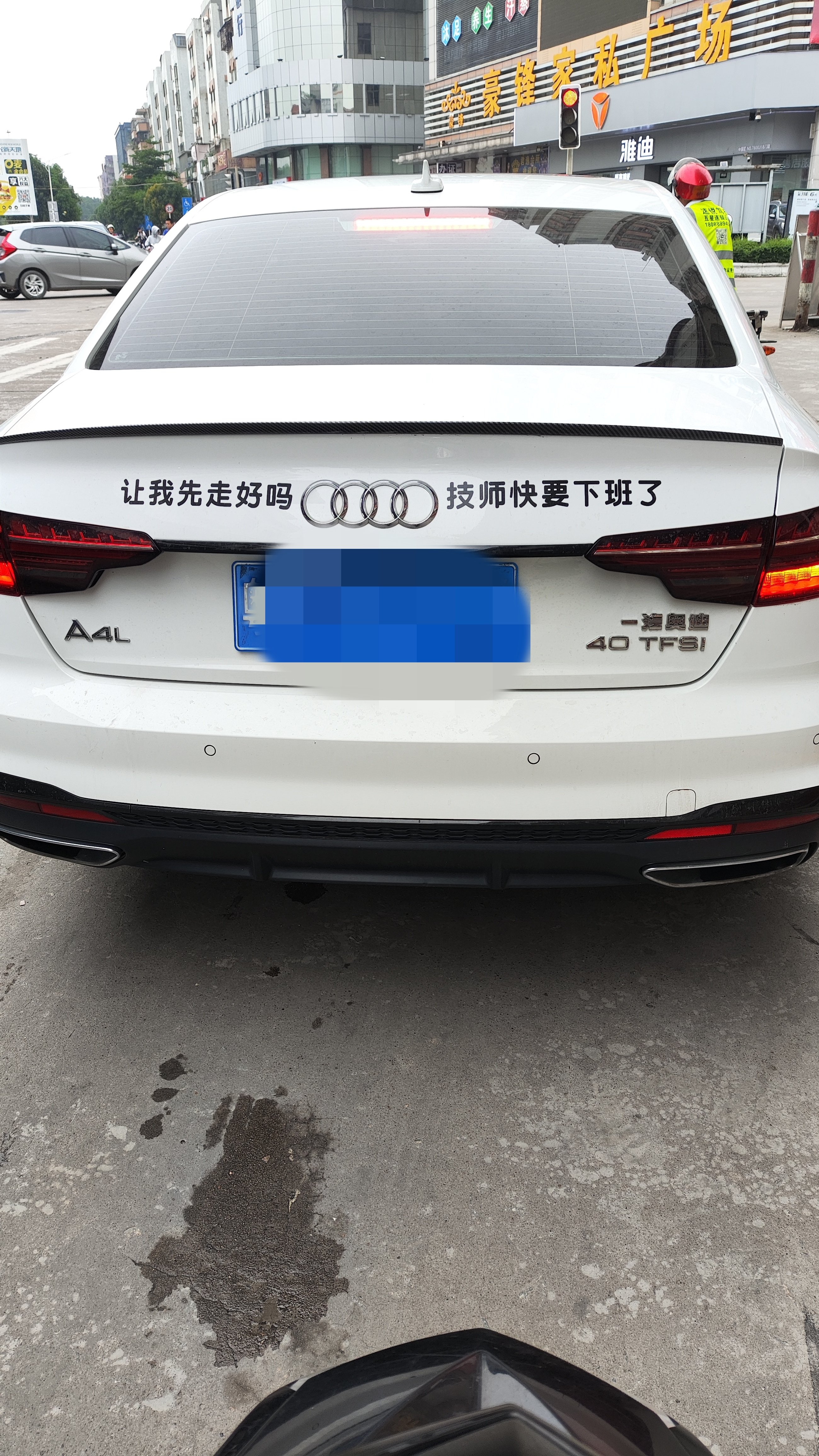 我去，还真有人在车上贴这个1