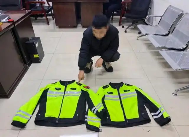 （出门在外，身份都是自己给的）8人穿“警服”为婚礼开路？后续来了！2