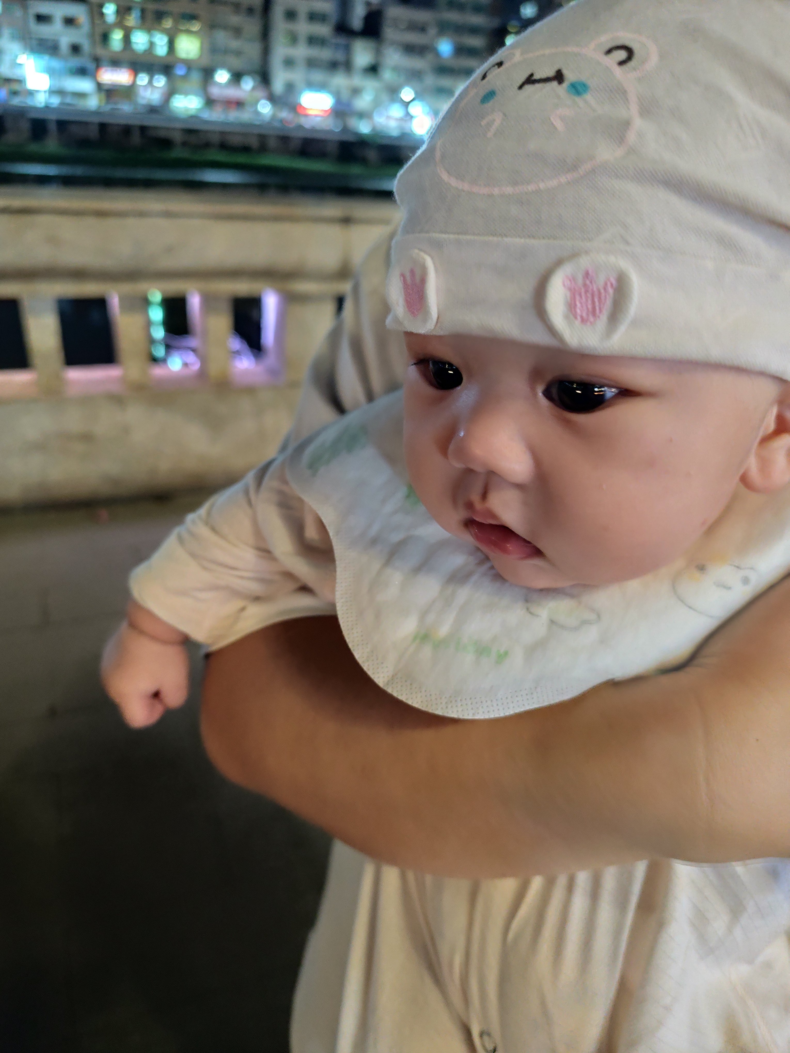 兄弟们，今天真是个好日子啊，我儿子请我吃大餐2