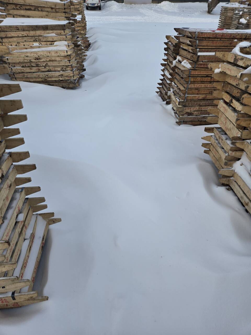 看着朋友圈和坛内好多人要玩了 我还苦逼的被迫困在乡下······1