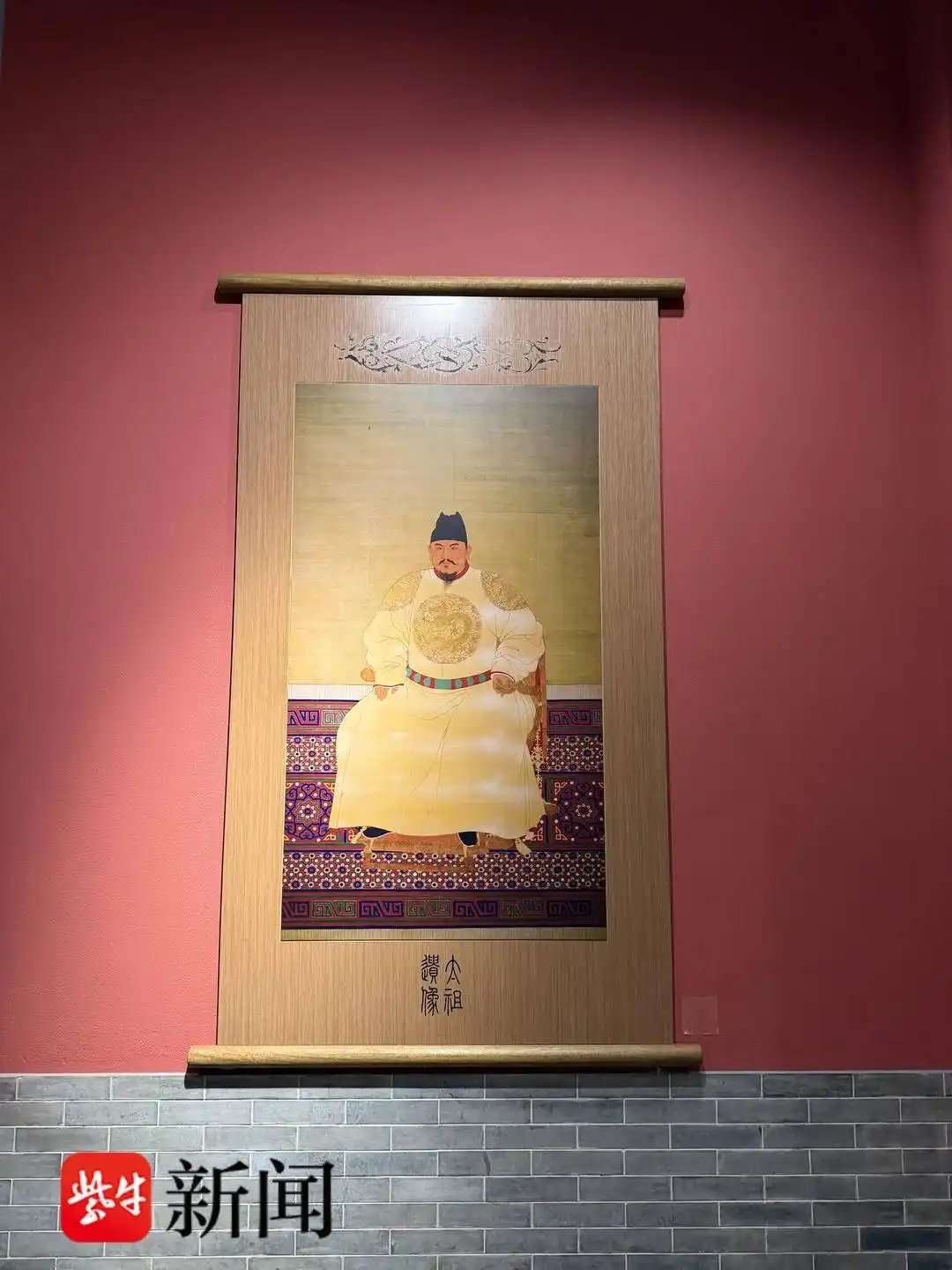 新教材中朱元璋画像“变脸” 记者实探明孝陵：已换新画像2